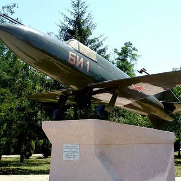 Мемориальное сооружение «Самолет БИ-1»
