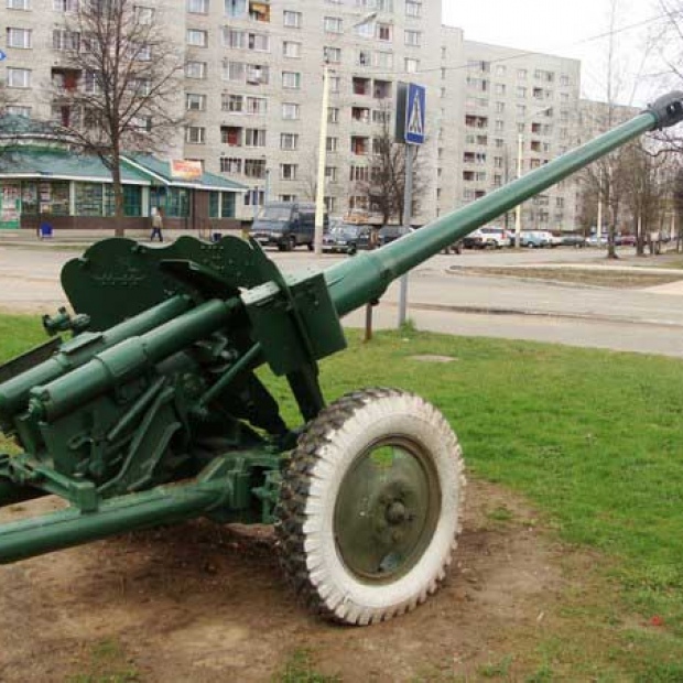 Мемориальное сооружение «Противотанковые пушки Д-44»