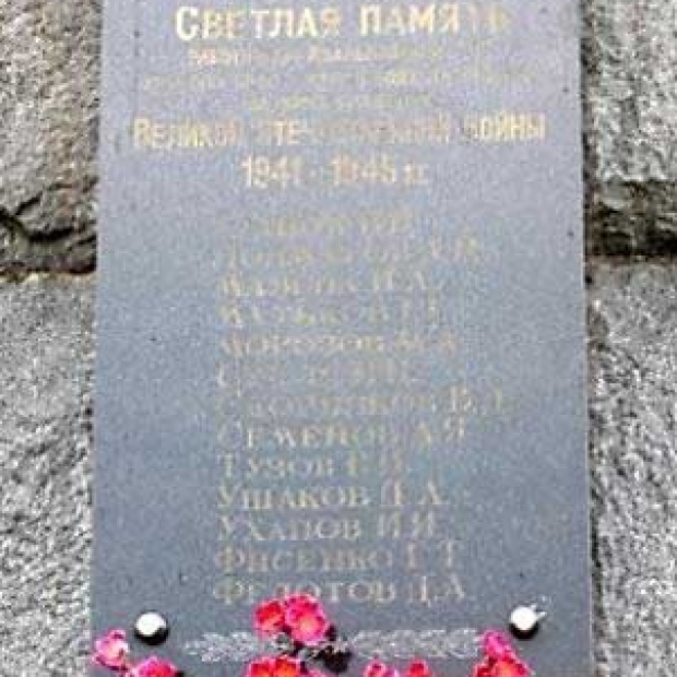 Мемориальная доска на здании ВРГС в память о работниках Иваньковской ГЭС, погибших во время Великой Отечественной войны