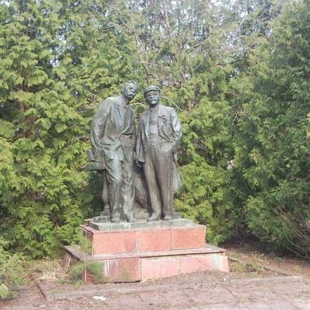 Памятник В. И. Ленину и А. М. Горькому